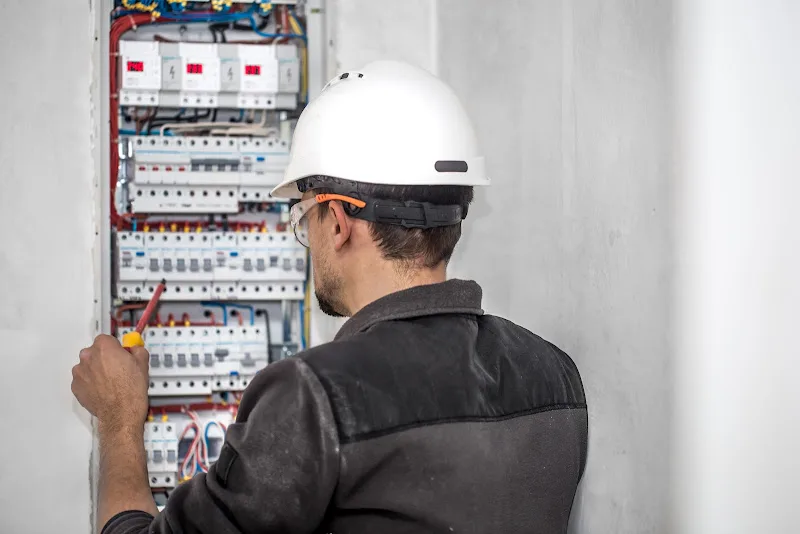Urelmad — electricistas en Manoteras / Valdefuentes, Madrid