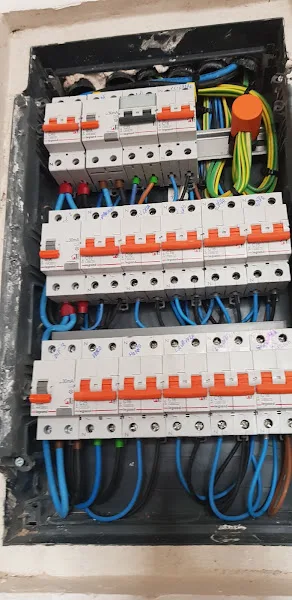 Montajes Eléctricos D.Bravo — electricistas en Guindalera, Madrid