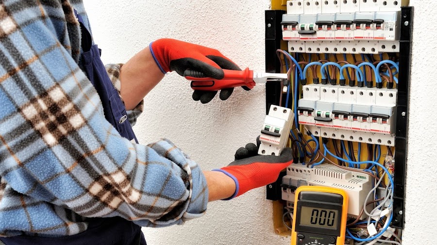 Electricista 24 horas Madrid — en Las Rozas