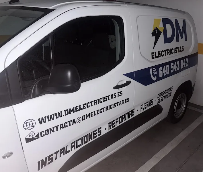 DM Electricistas — Urgencias 24h — electricistas en Toda la Comunidad de Madrid, Madrid