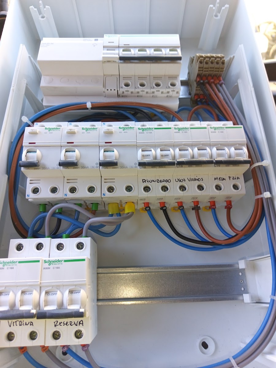 SConti Servicios Eléctricos — electricista en Alcalá de Henares