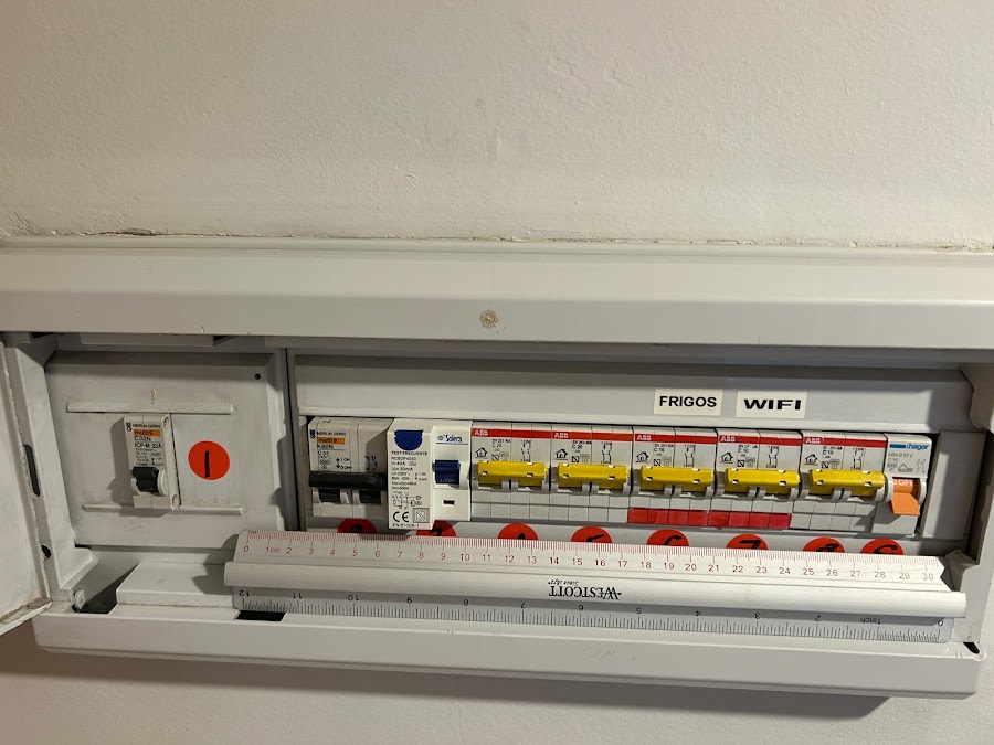 Santiago Huertas Gómez Electricista — electricista en Fuenlabrada