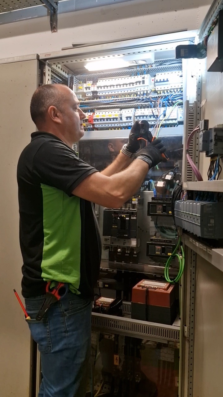 Electricista Benjamín García — electricista en Leganés