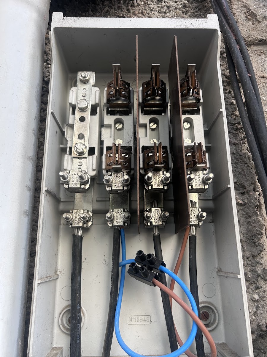 Instalaciones Eléctricas Mora — en Collado Villalba