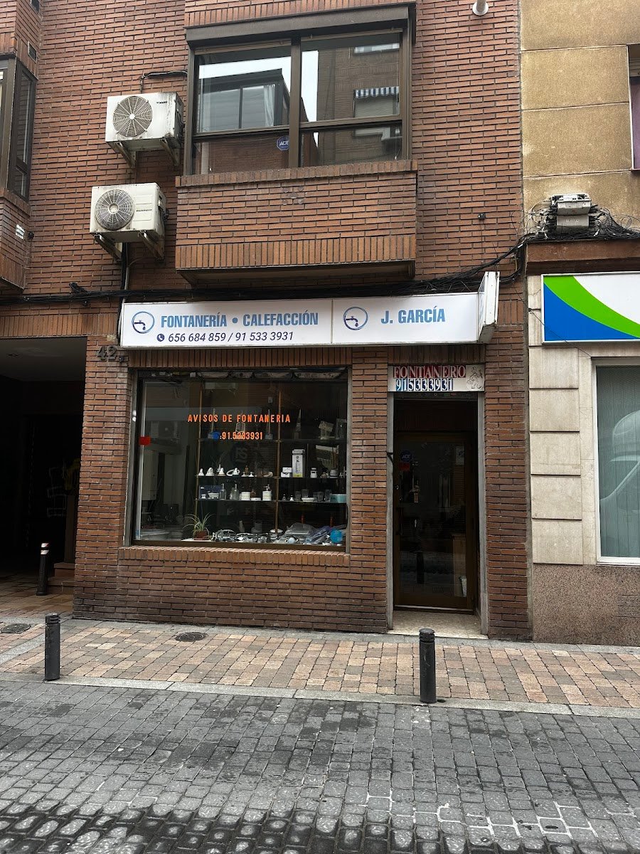 J.garcia — Fontaneros en Tetuan