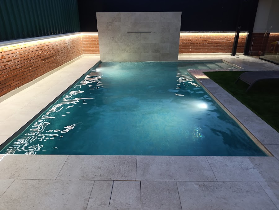 Aquazzaro Piscinas — empresa de piscinas en Madrid