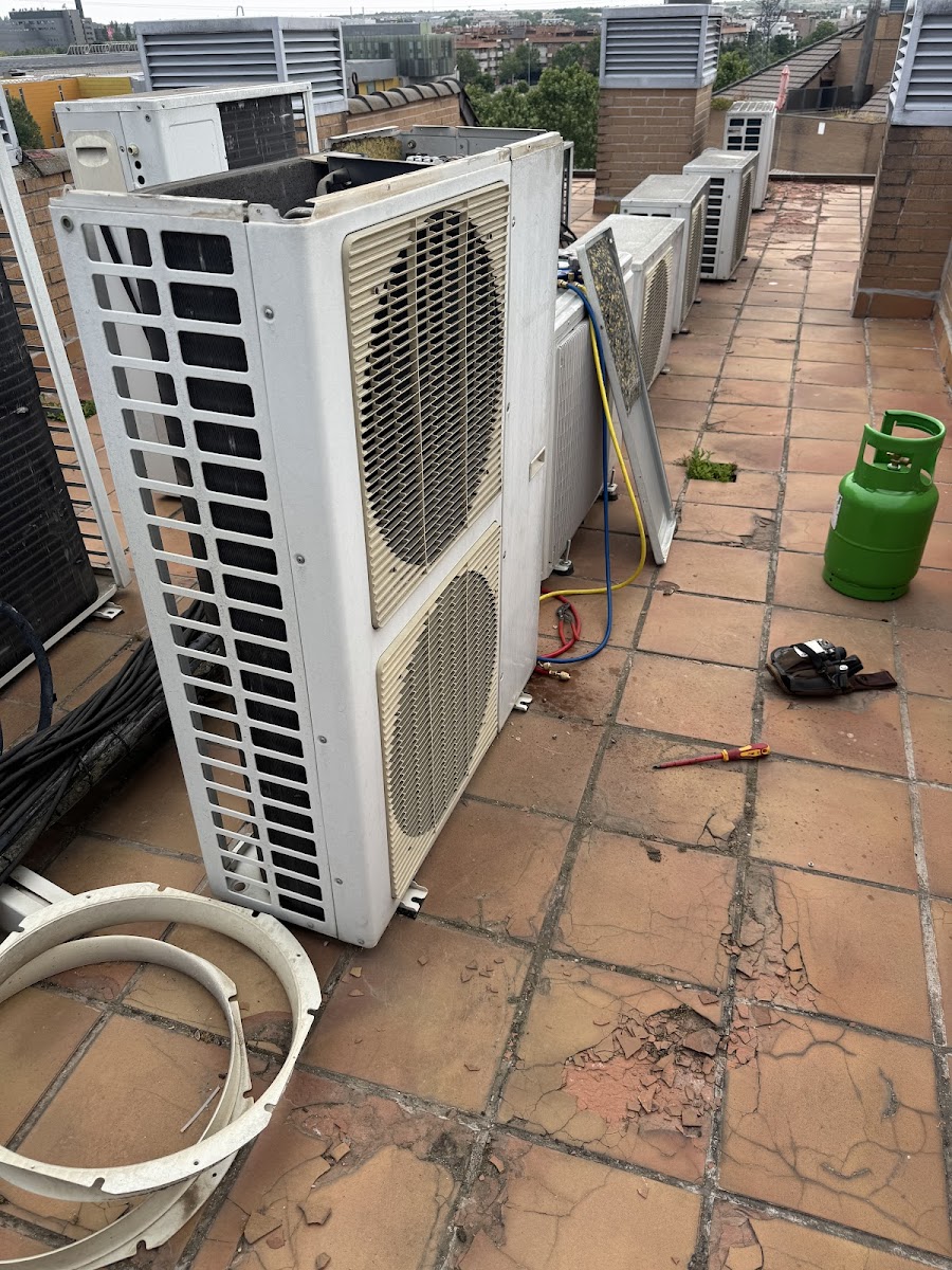 Reparacion Instalacion y Venta de Repuestos de Calderas y Aire Acondicionado | Uniclima — en Torrejón de Ardoz